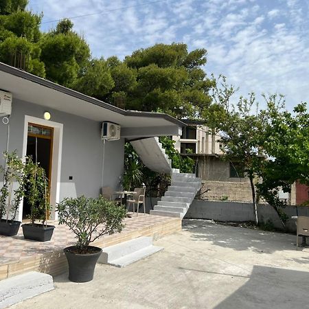 Guesthouse فلورا المظهر الخارجي الصورة